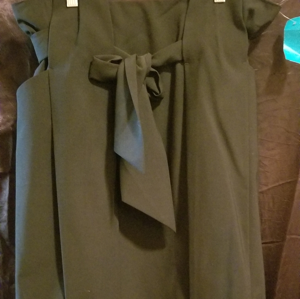 SoCal  St John black skirt